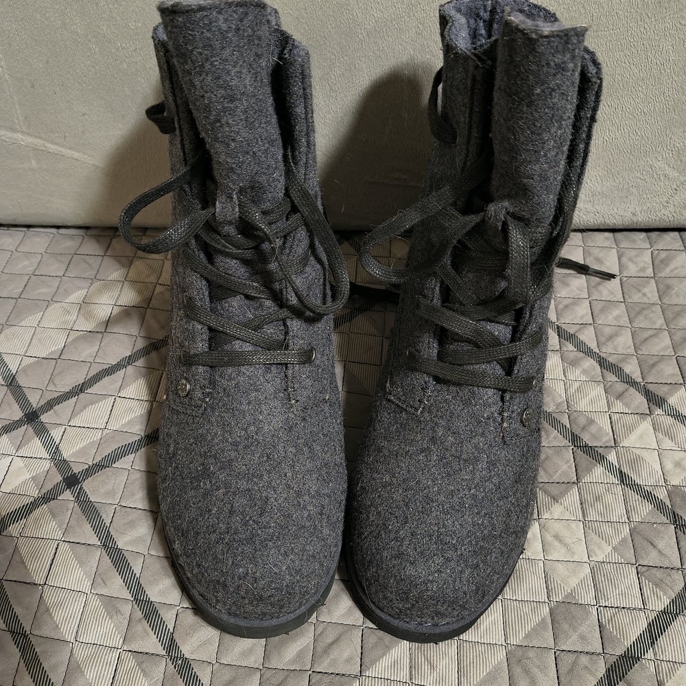 BearPaw Charcoal Lace-Up Women's Boots